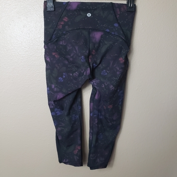 Lululemon Muted Floral Print Capri Leggings-Size 4 - Picture 5 of 10